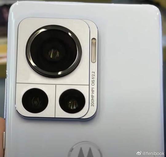 Bild vom angeblichen Motorola Frontier mit Samsungs 200-MP-HP1-Kamera. 