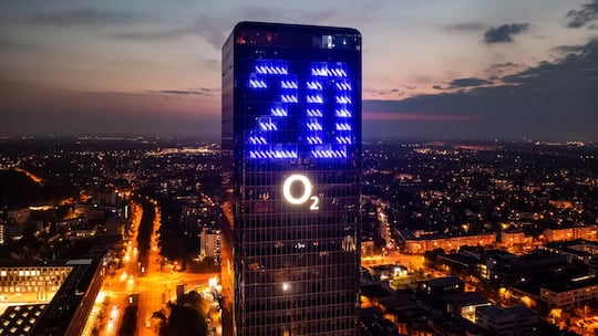 Der o2-Tower in Mnchen im 20-Jahre-Design
