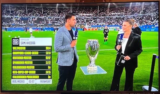 UEFA Supercup Finale via DAZN-App auf dem Apple TV 4K auf dem Fernseher
