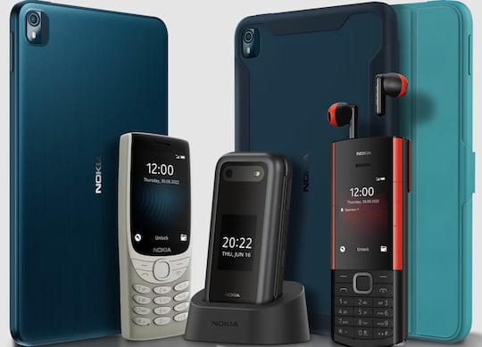 Von links nach rechts: Nokia T10, 8210 4G, 2660 Flip und 5710 Xpress Audio
