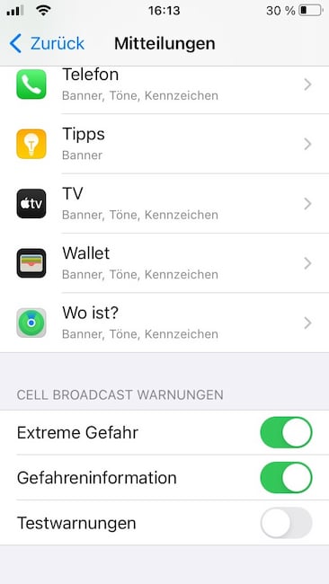 Im iPhone unter Einstellungen / Mitteilungen (ganz nach unten scrollen) finden sich die Einstellungen fr Cell Broadcast Warnungen 