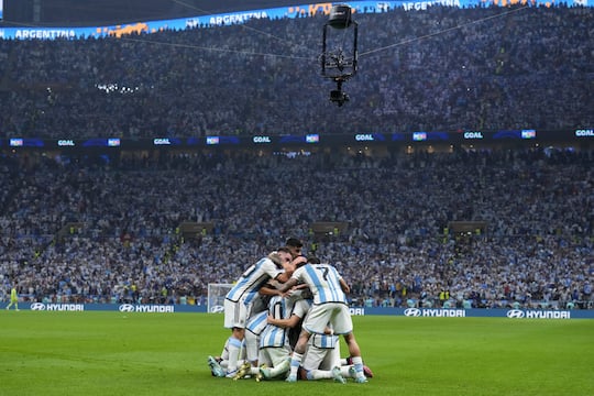 Volles Haus im Lusail Stadion (Qatar) beim Endspiel Argentinien gegen Frankreich, hier war Mobilfunk gefordert.