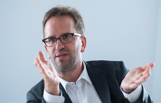 Klaus Mller, aktueller Chef der Bundesnetzagentur will sich die Ausbauberichte der 4 Anbieter genauer ansehen.