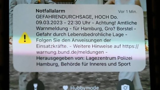 In Hamburg wurde vor einem vermuteten zweiten Amoklufer gewarnt. Nicht alle haben die Warnung erhalten.