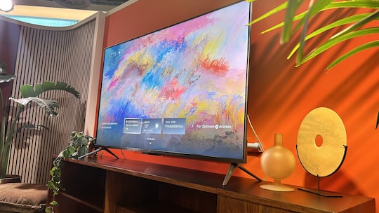 Der Fernsehschirm als Kunst im Heim. Im Gegensatz zu Fotografien oder gemalten Bildern kann hier jederzeit gewechselt werden