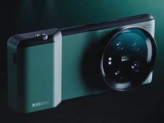 Xiaomi 13 Ultra mit montiertem Kamera-Zubehr