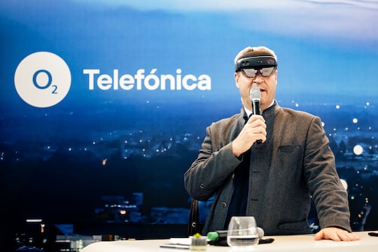 Macht auch mit VR-Brille eine gut Figur: Markus Sder (bayrischer Ministerprsident)