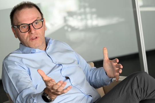 Vodafone CEO Philippe Rogge wirft der Telekom berflssigen berbau vor.