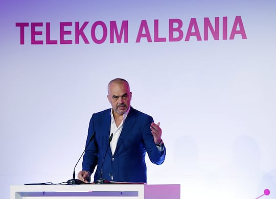 Der damalige albanische Prsident Edi Rama war stolz, die Deutsche Telekom im Land zu haben.