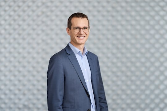 Christoph Aeschlimann leitet die Swisscom, das sich inzwischen zu einem wichtigen Technologie-Unternehmen weiterentwickelt hat und eines der ltesten digitalen Mobilfunknetze der Welt betreibt.