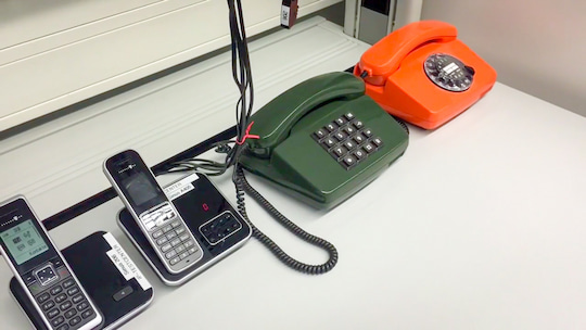Selbst alte analoge Telefone funktionieren nach der All-IP-Umstellung weiter - ber einen Router.
