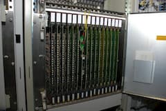 Ein Telekom-DSLAM mit Linecards und DSL-Ports