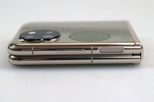 Huawei P50 Pocket zusammengeklappt