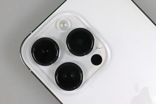 Die dicken Kamera-Bullaugen des iPhone 14 Pro