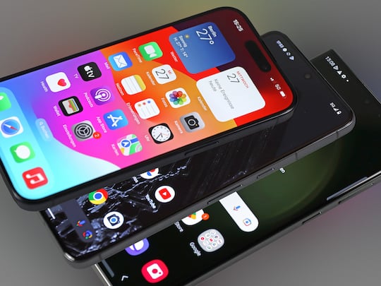 iPhone 14 Pro, Pixel 8 Pro und Galaxy S23 Ultra (v.l.)